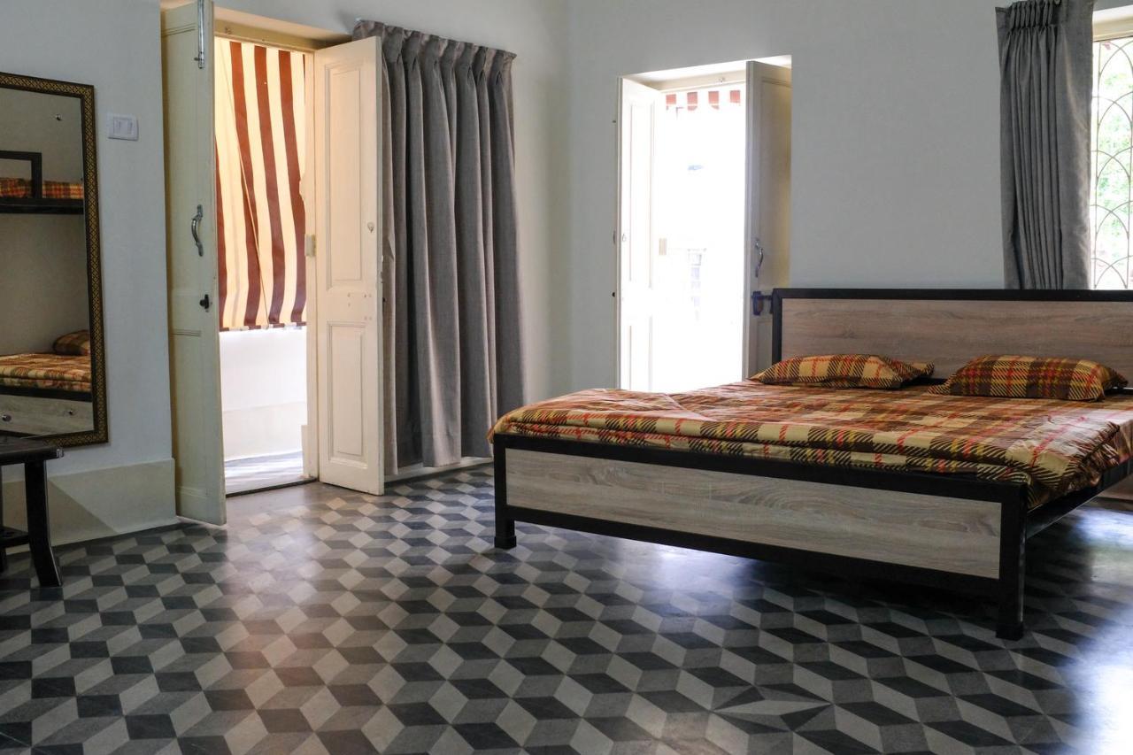 Regent Vatika Otel Kalküta Dış mekan fotoğraf